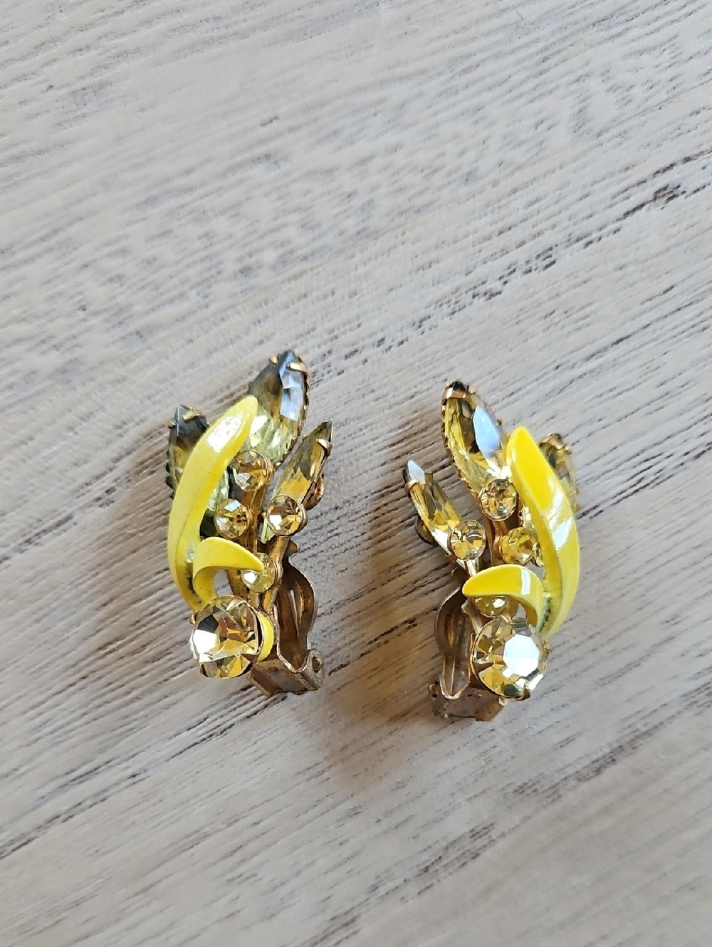 Vintage  Sunshine Yellow and Gold Rhinestone Clip-On Earrings Enanmel Accent